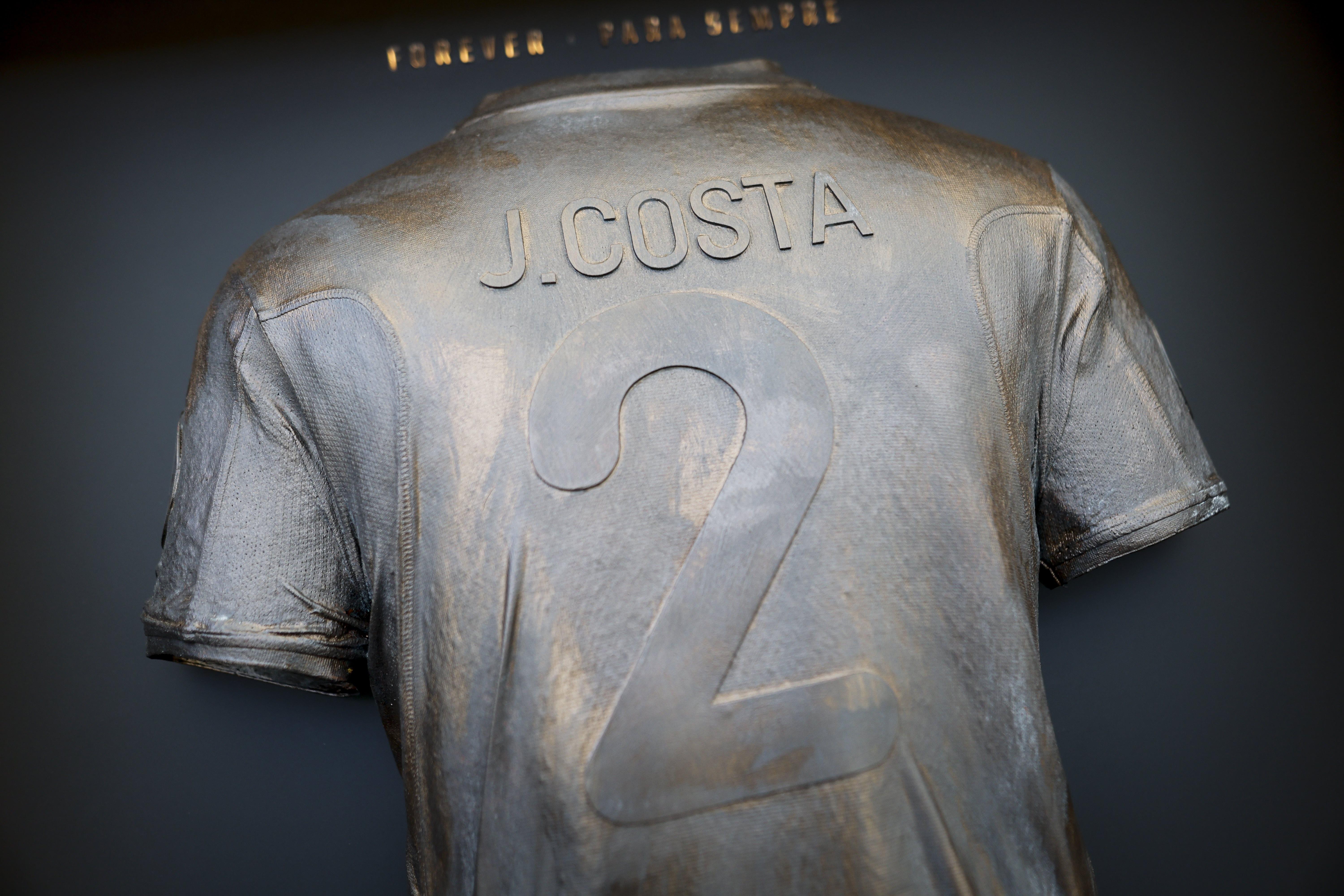 缅怀,葡萄牙足协为若塔和波尔图已故功勋若热-科斯塔立雕像