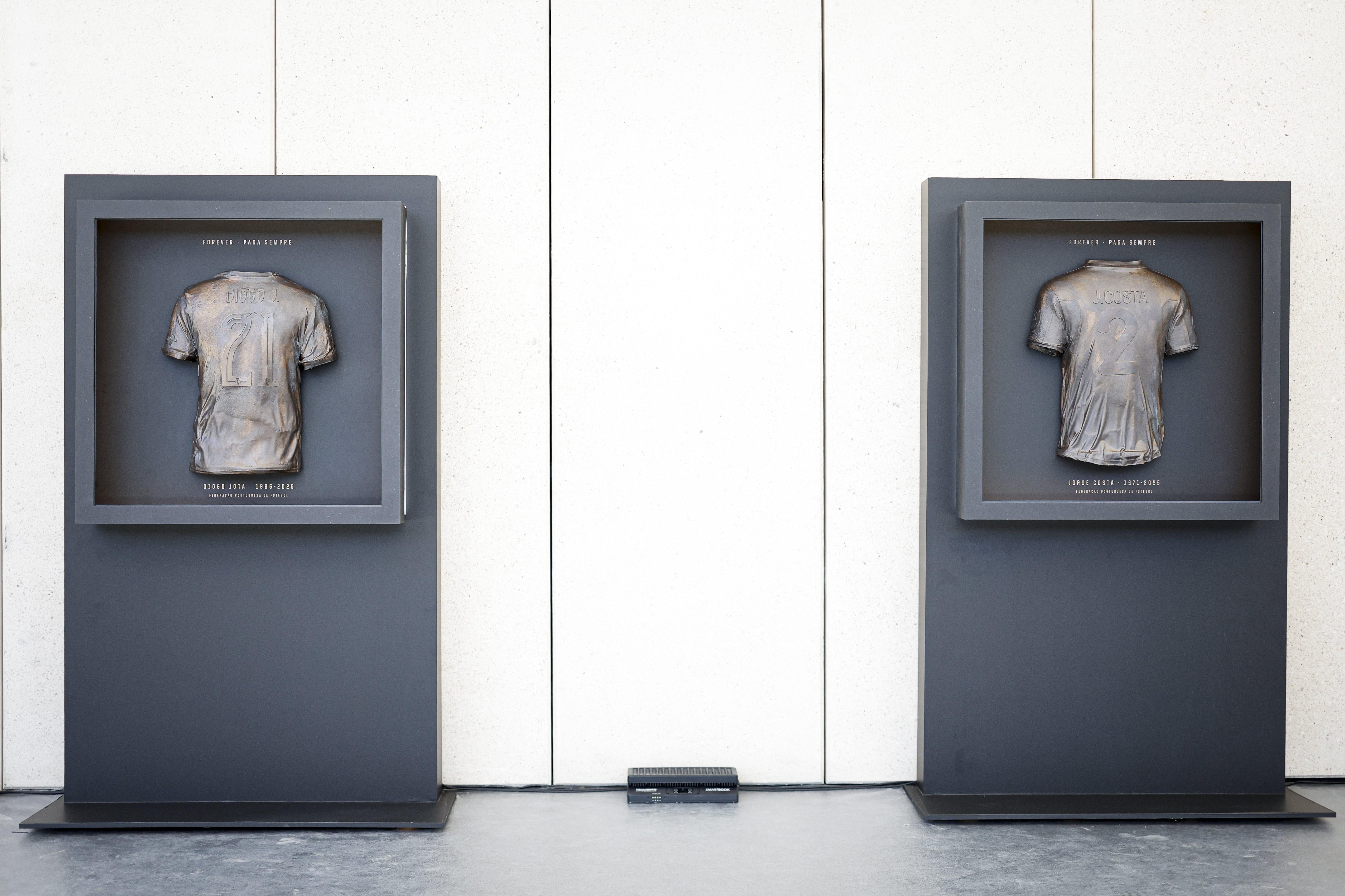 缅怀,葡萄牙足协为若塔和波尔图已故功勋若热-科斯塔立雕像