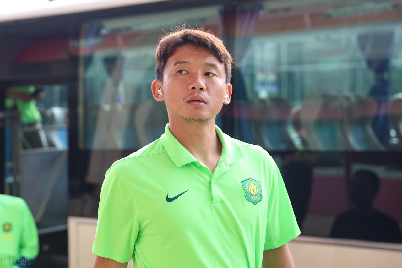 世预赛官网客户端-大反转!北京国安这是什么操作?官宣续约两名必走之人,球迷热议