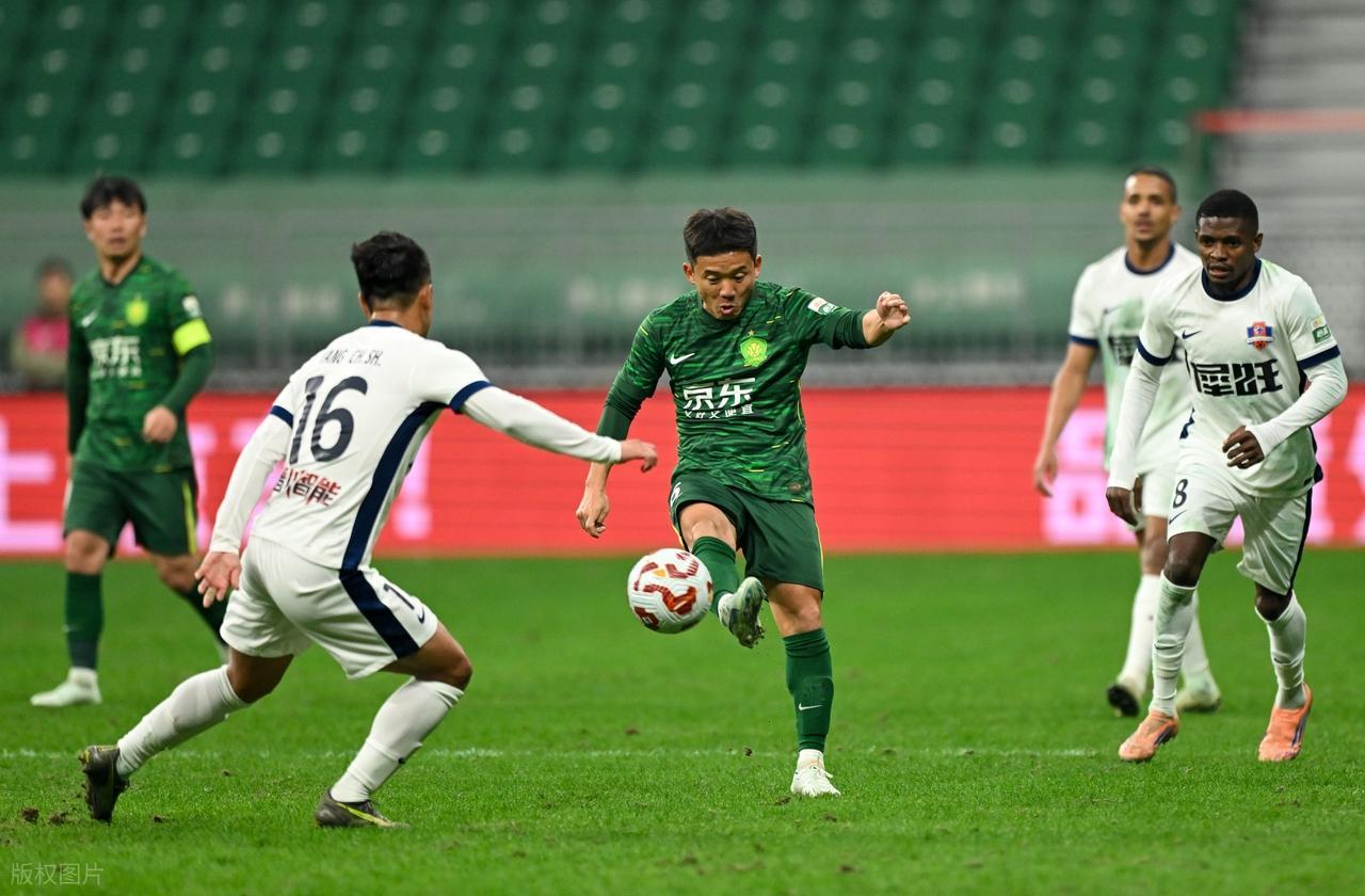 世预赛官网客户端-大反转!北京国安这是什么操作?官宣续约两名必走之人,球迷热议