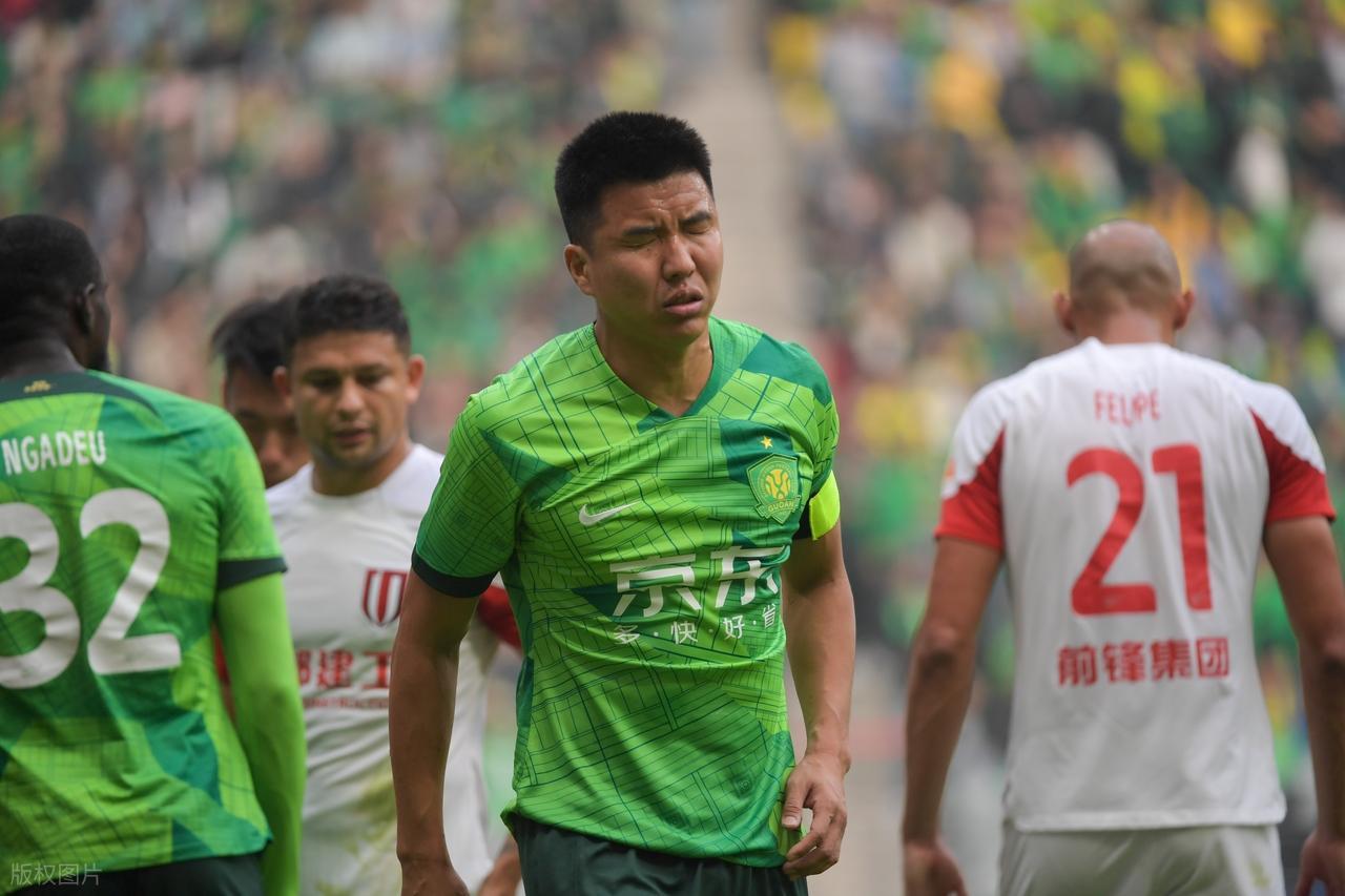 世预赛官网客户端-大反转!北京国安这是什么操作?官宣续约两名必走之人,球迷热议