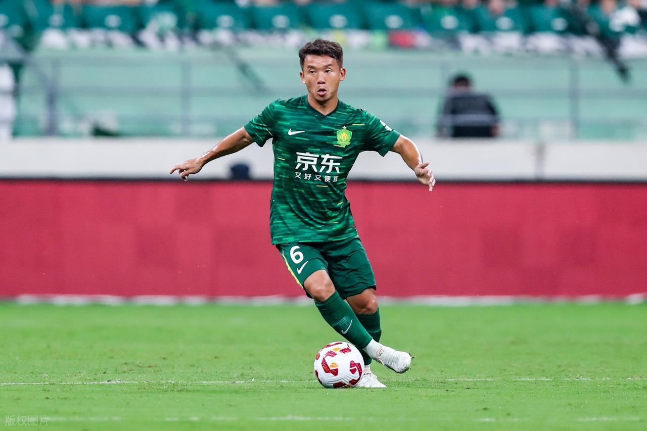 世预赛官网客户端-大反转!北京国安这是什么操作?官宣续约两名必走之人,球迷热议