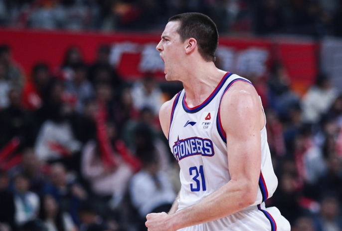 郭艾伦连续伤停11场！赖俊豪重伤广州惜败天津 詹姆斯23+18