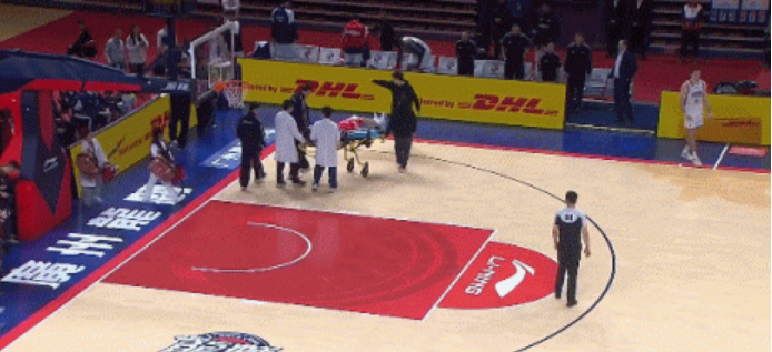 郭艾伦连续伤停11场！赖俊豪重伤广州惜败天津 詹姆斯23+18