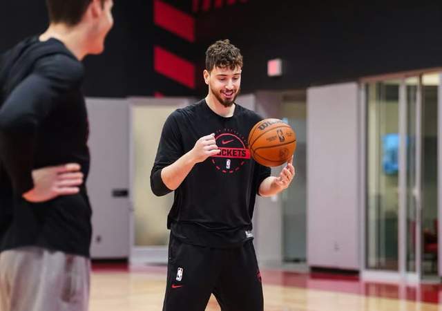 申京找回高效打法，轰33+9+6 火箭1号位送14助攻 只差投篮成核心