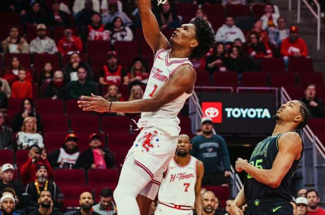 申京找回高效打法，轰33+9+6 火箭1号位送14助攻 只差投篮成核心