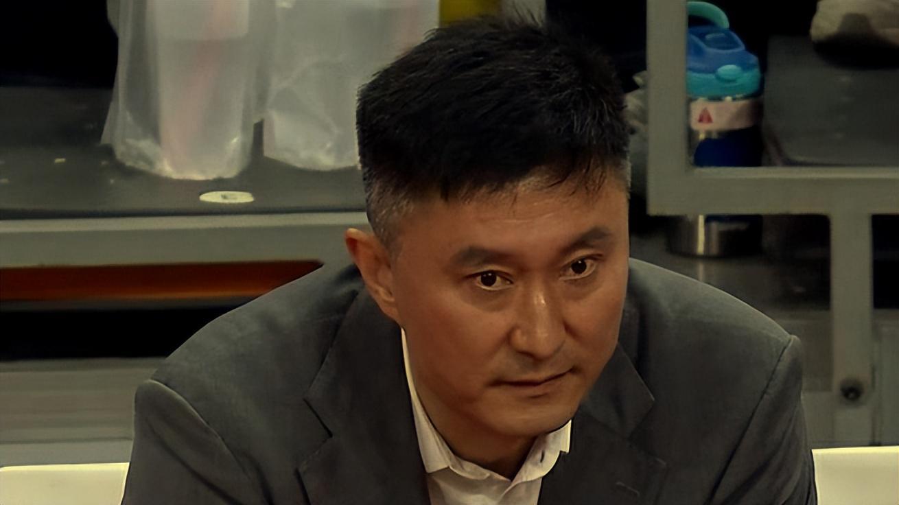 世预赛官网客户端-上海淘汰广东进四强！卢伟给足了杜锋面子，否则赢30分都不成问题