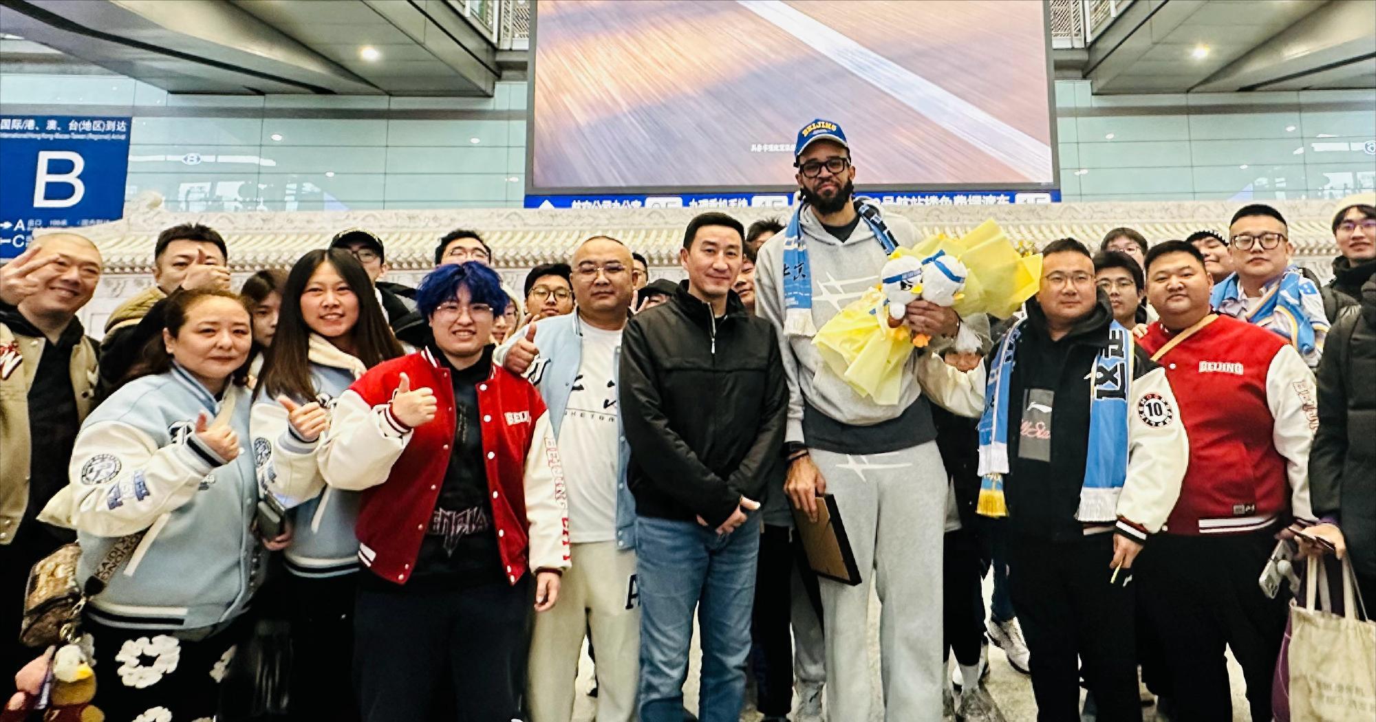 世预赛高清直播入口-周琦新帮手!2米13中锋签约北京,上海外援不敢嚣张,杜锋心凉了