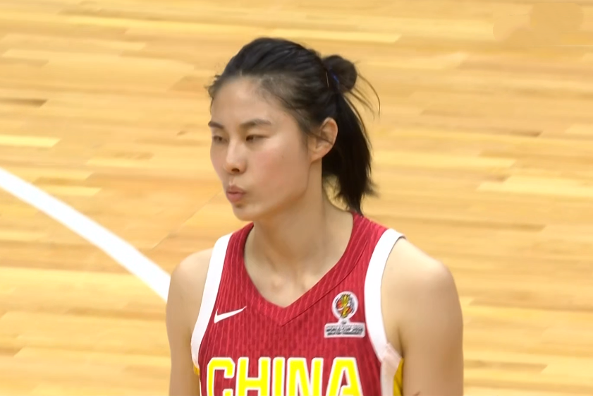 中国女篮险胜捷克,王思雨末节连砍9分拒绝逆转,张子宇4分2篮板