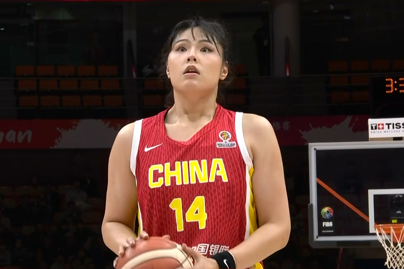 中国女篮险胜捷克,王思雨末节连砍9分拒绝逆转,张子宇4分2篮板